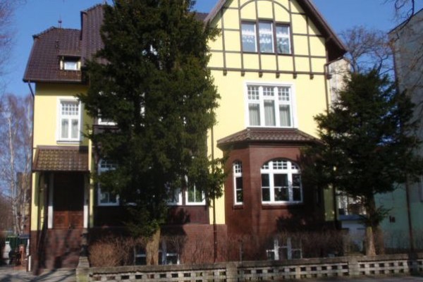 Elewacja budynku mieszkalnego z wymiana dachu przy ul. Sienkiewicza w Świnoujściu - obiekt zabytkowy