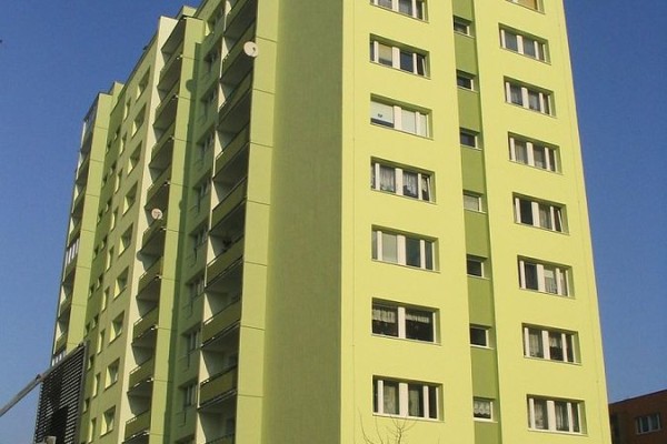 Elewacja budynku mieszkalnego przy ul. Batalionów Chłopskich 40-41 w Szczecinie