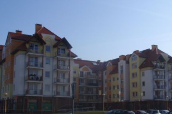 Elewacja budynku mieszkalno - usługowego przy ul. 11 Listopada - "Słoneczna Podkowa" w Świnoujściu